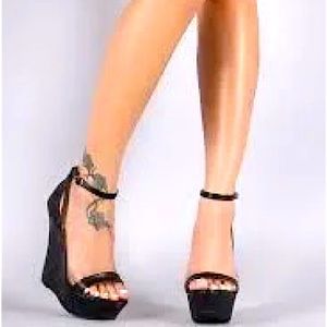WILD DIVA Faux Suede Peep Toe Platform Sandals-Black/10M
